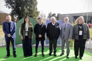 8999c1f6-44b9-4c28-b5f1-e3e296c2b4a6